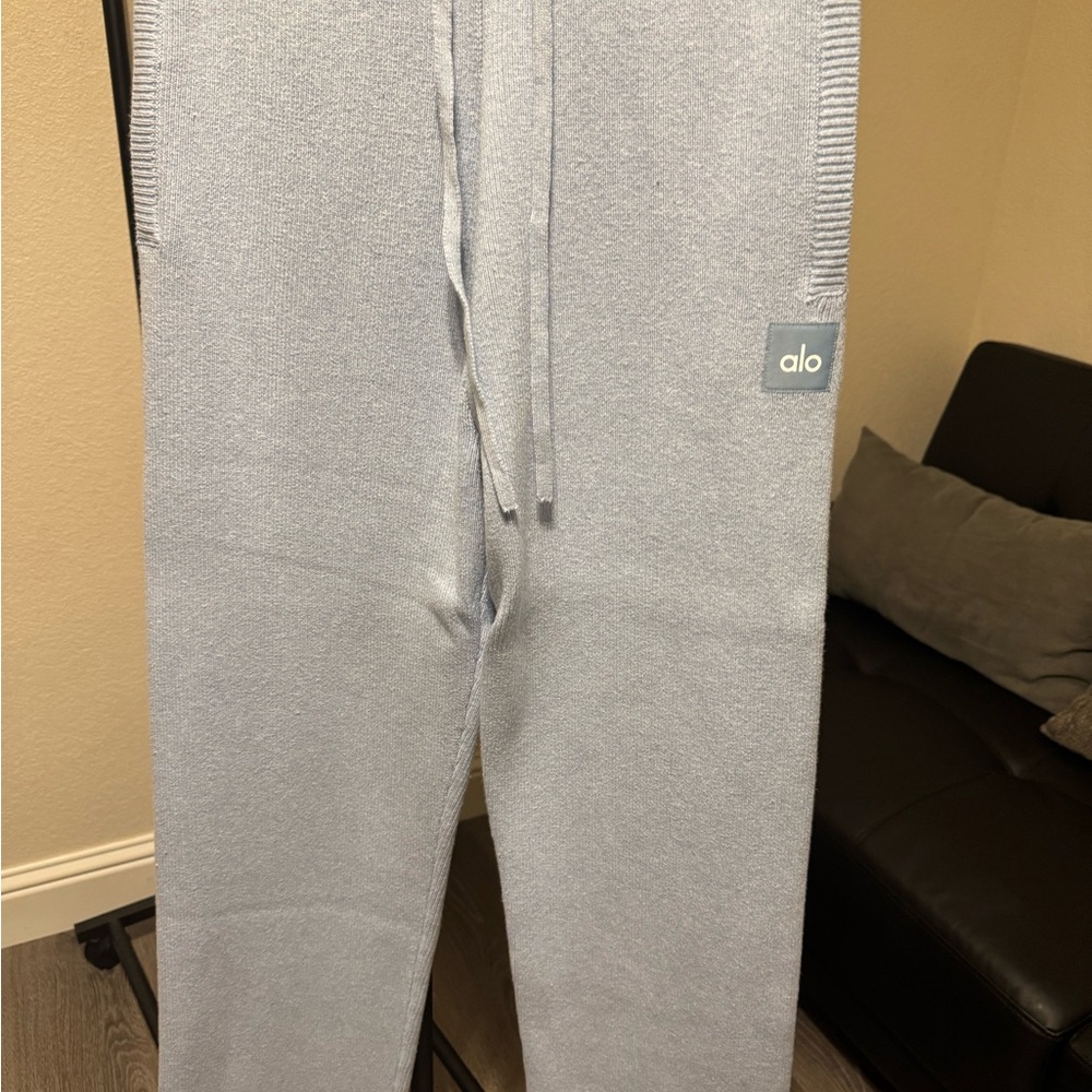 ALO Yoga women’s  Light blue Bottoms NEW with tags